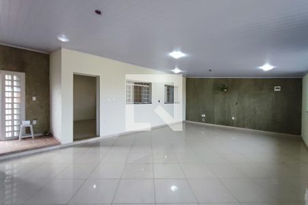 Casa para alugar com 225m², 5 quartos e 2 vagasComôdo Extra
