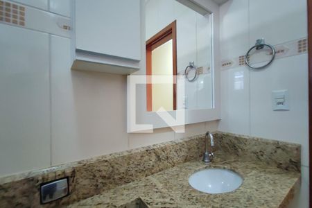 Casa para alugar com 225m², 5 quartos e 2 vagasBanheiro Social