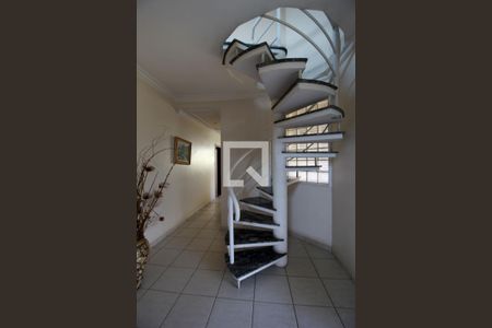 Escada Mezanino/Escritório de casa para alugar com 4 quartos, 500m² em Jardim America, Sorocaba