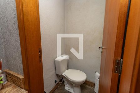 Casa à venda com 322m², 3 quartos e 2 vagasEscritório - banheiro 