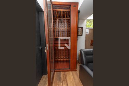 Casa à venda com 322m², 3 quartos e 2 vagasÁrea de lazer - Adega 