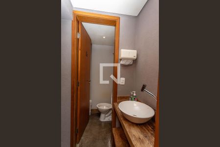 Casa à venda com 322m², 3 quartos e 2 vagasEscritório - banheiro 