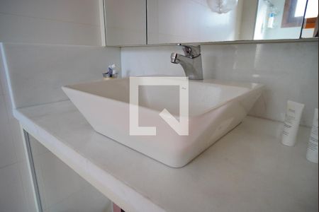 Banheiro 1 suíte de apartamento à venda com 3 quartos, 450m² em Jardim Lindóia, Porto Alegre