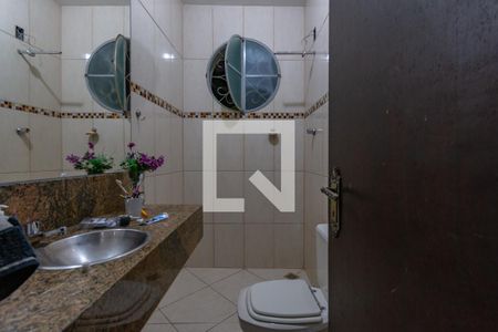 Casa à venda com 390m², 4 quartos e 4 vagasBanheiro social 1