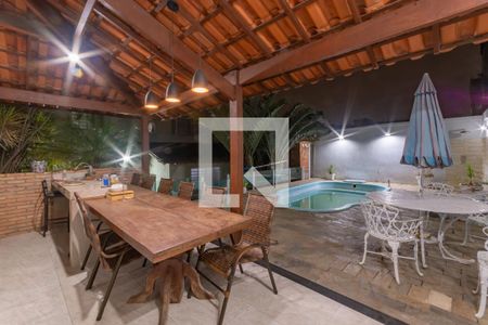 Casa à venda com 390m², 4 quartos e 4 vagasPiscina - Área Gourmet