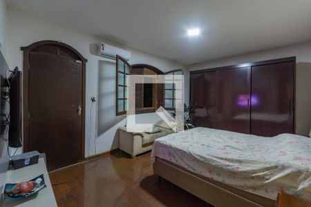 Casa à venda com 390m², 4 quartos e 4 vagasSuíte 1