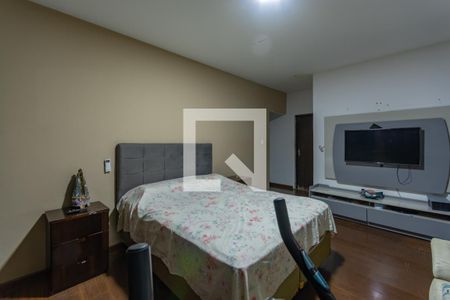 Casa à venda com 390m², 4 quartos e 4 vagasSuíte 1