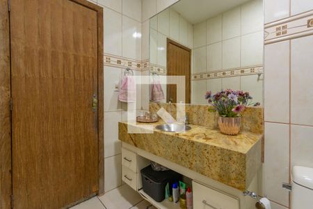 Casa à venda com 390m², 4 quartos e 4 vagasBanheiro suíte