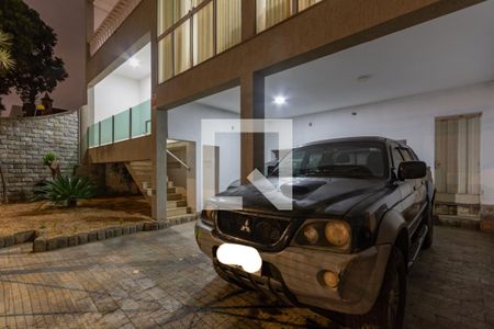 Casa à venda com 390m², 4 quartos e 4 vagasEntrada - Garagem