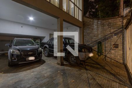 Casa à venda com 390m², 4 quartos e 4 vagasEntrada - Garagem