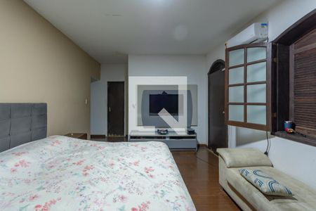 Casa à venda com 390m², 4 quartos e 4 vagasSuíte 1