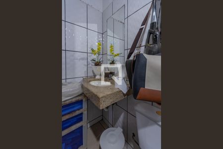 Casa à venda com 390m², 4 quartos e 4 vagasBanheiro de serviço