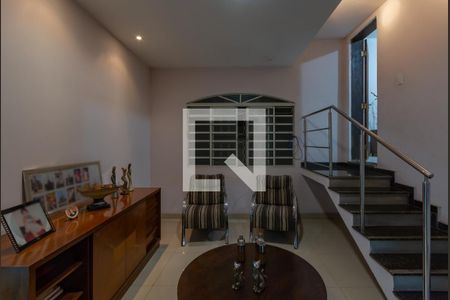 Casa à venda com 390m², 4 quartos e 4 vagasSala de Estar 2