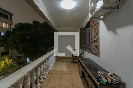 Casa à venda com 390m², 4 quartos e 4 vagasVaranda da suíte