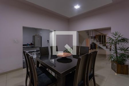 Casa à venda com 390m², 4 quartos e 4 vagasSala de jantar