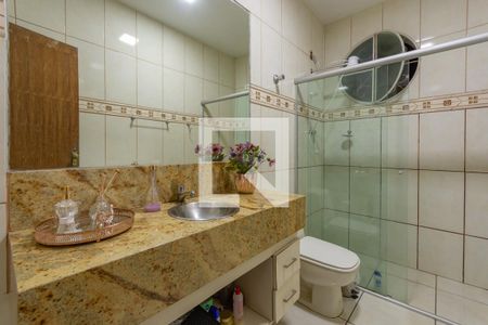 Casa à venda com 390m², 4 quartos e 4 vagasBanheiro suíte