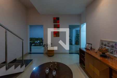 Casa à venda com 390m², 4 quartos e 4 vagasSala de Estar 2