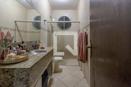 Casa à venda com 390m², 4 quartos e 4 vagasBanheiro social 2