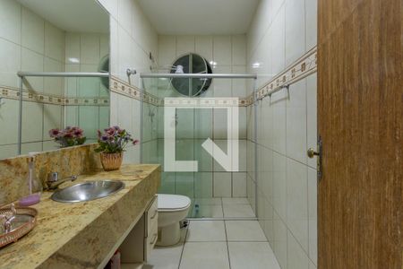 Casa à venda com 390m², 4 quartos e 4 vagasBanheiro suíte