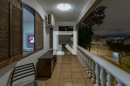Casa à venda com 390m², 4 quartos e 4 vagasVaranda da suíte