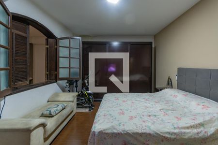 Casa à venda com 390m², 4 quartos e 4 vagasSuíte 1