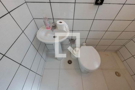 Casa à venda com 300m², 4 quartos e 2 vagas Casa à venda com 300m², 4 quartos e 2 vagasBanheiro de serviço