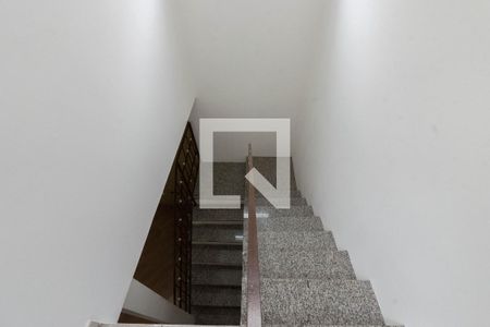 Casa à venda com 300m², 4 quartos e 2 vagas Casa à venda com 300m², 4 quartos e 2 vagasEscada