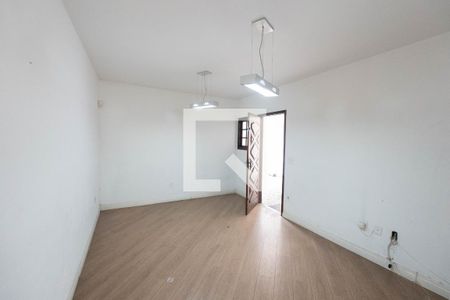 Casa à venda com 300m², 4 quartos e 2 vagas Casa à venda com 300m², 4 quartos e 2 vagasSala de Jantar