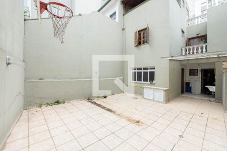 Casa à venda com 300m², 4 quartos e 2 vagas Casa à venda com 300m², 4 quartos e 2 vagasQuintal