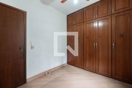 Casa à venda com 300m², 4 quartos e 2 vagas Casa à venda com 300m², 4 quartos e 2 vagasQuarto 2