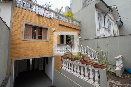 Casa à venda com 300m², 4 quartos e 2 vagas Casa à venda com 300m², 4 quartos e 2 vagasFachada