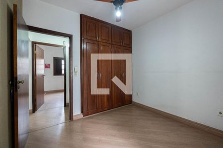 Casa à venda com 300m², 4 quartos e 2 vagas Casa à venda com 300m², 4 quartos e 2 vagasSuíte