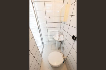 Casa à venda com 300m², 4 quartos e 2 vagas Casa à venda com 300m², 4 quartos e 2 vagasBanheiro de serviço