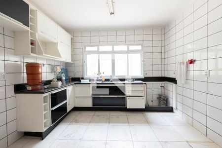 Casa à venda com 300m², 4 quartos e 2 vagas Casa à venda com 300m², 4 quartos e 2 vagasCozinha