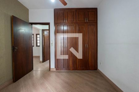 Casa à venda com 300m², 4 quartos e 2 vagas Casa à venda com 300m², 4 quartos e 2 vagasSuíte