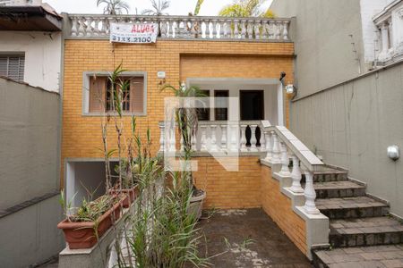 Casa à venda com 300m², 4 quartos e 2 vagas Casa à venda com 300m², 4 quartos e 2 vagasFachada