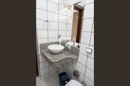 Casa à venda com 300m², 4 quartos e 2 vagas Casa à venda com 300m², 4 quartos e 2 vagasBanheiro da Suíte