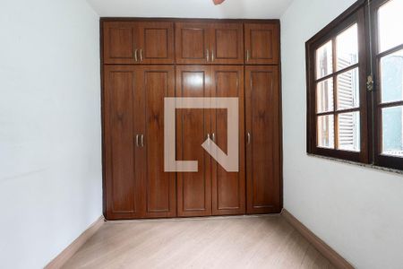 Casa à venda com 300m², 4 quartos e 2 vagas Casa à venda com 300m², 4 quartos e 2 vagasQuarto 2