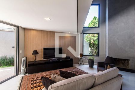 Casa de condomínio à venda com 419m², 4 quartos e 5 vagasSala de TV
