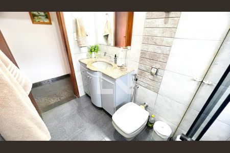 Banheiro de casa à venda com 8 quartos, 308m² em Nova Granada, Belo Horizonte