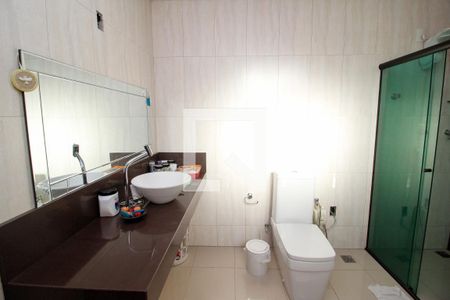 Casa à venda com 330m², 6 quartos e 4 vagas Casa à venda com 330m², 6 quartos e 4 vagasBanheiro do Quarto 4