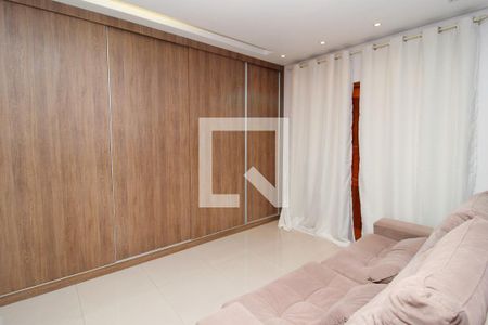 Casa à venda com 330m², 6 quartos e 4 vagas Casa à venda com 330m², 6 quartos e 4 vagasQuarto 4