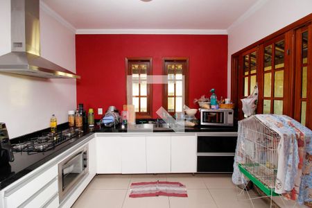 Casa à venda com 330m², 6 quartos e 4 vagas Casa à venda com 330m², 6 quartos e 4 vagasCozinha