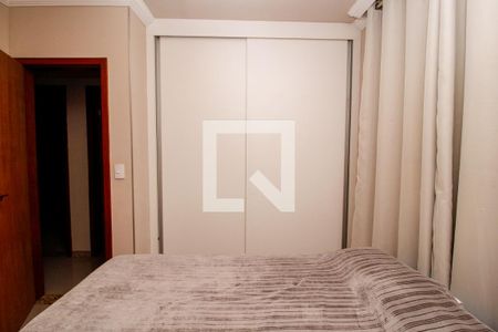 Casa à venda com 330m², 6 quartos e 4 vagas Casa à venda com 330m², 6 quartos e 4 vagasQuarto 2