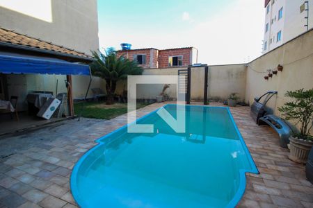 Casa à venda com 330m², 6 quartos e 4 vagas Casa à venda com 330m², 6 quartos e 4 vagasPiscina