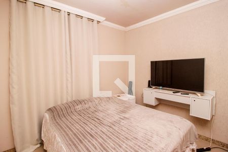 Casa à venda com 330m², 6 quartos e 4 vagas Casa à venda com 330m², 6 quartos e 4 vagasQuarto 2