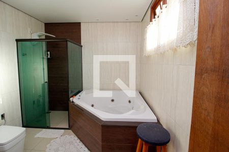 Casa à venda com 330m², 6 quartos e 4 vagas Casa à venda com 330m², 6 quartos e 4 vagasBanheiro do Quarto 4