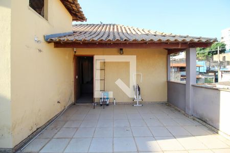 Casa à venda com 330m², 6 quartos e 4 vagas Casa à venda com 330m², 6 quartos e 4 vagasTerraço