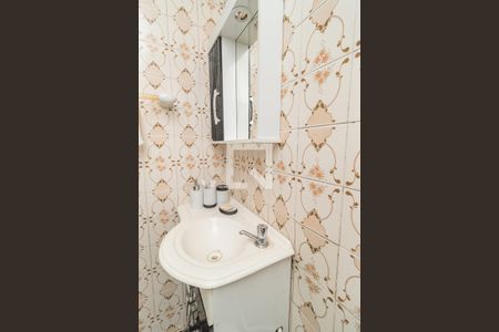 Banheiro de apartamento à venda com 1 quarto, 40m² em Jardim Dona Leopoldina, Porto Alegre