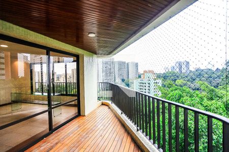 Apartamento à venda com 316m², 4 quartos e 4 vagas Apartamento à venda com 316m², 4 quartos e 4 vagasVaranda